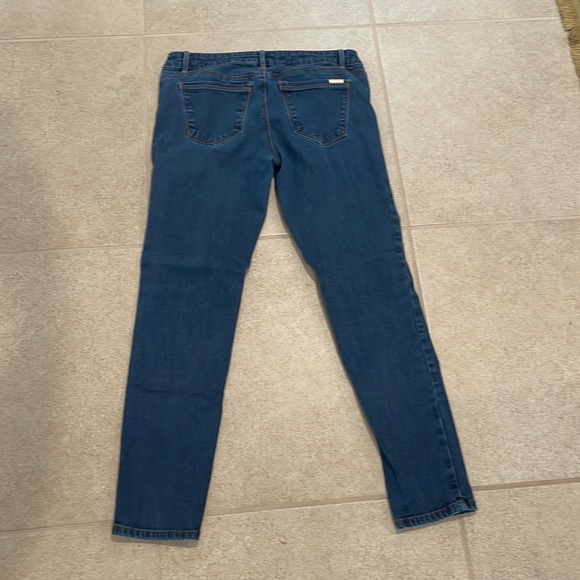 White House Black Market Denim - Stretchy WHITE HOUSE/BLACK MARKET Blue Jeans, size 4